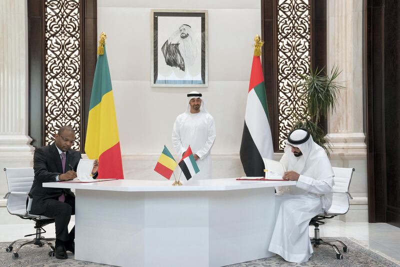 ABU DHABI, UNITED ARAB EMIRATES - May 20, 2019: HH Sheikh Mohamed bin Zayed Al Nahyan, Crown Prince of Abu Dhabi and Deputy Supreme Commander of the UAE Armed Forces (C), witnesses an MOU signing between HE Mohamed Ahmad Al Bowardi, UAE Minister of State for Defence Affairs (R) and HE Boubou Cisse, Prime Minister of Mali (L), at Al Bateen Palace.

( Mohamed Al Hammadi / Ministry of Presidential Affairs )
---