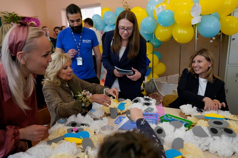 The presidents' wives take part in school crafts. AP Photo
