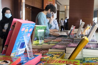 Duba, United Arab Emirates - Book enthusiasts checking out books from different authors at the Emirates Airline Festival of Literature at InterContentinental Hotel Dubai Festival City. Leslie Pableo for The National for Razmig's story