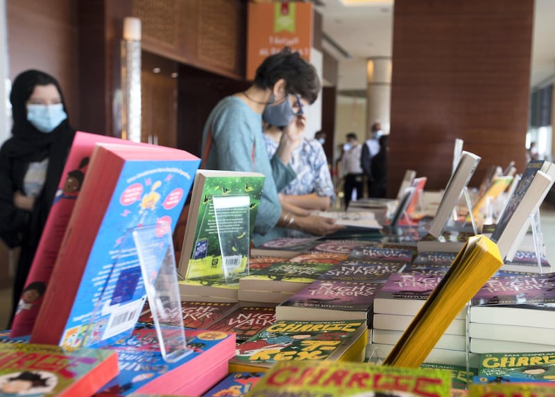 Duba, United Arab Emirates -  Book enthusiasts checking out books from different authors at the Emirates Airline Festival of Literature at InterContentinental Hotel Dubai Festival City.  Leslie Pableo for The National for Razmig's story