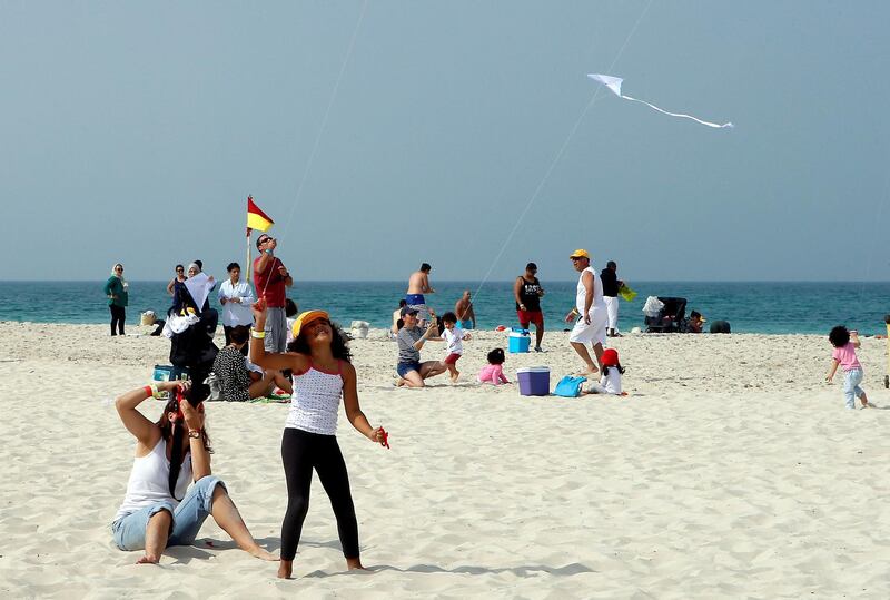 ABU DHABI - UNITED ARAB EMIRATES - 16 DEC 2016 - Participants enjoy the operation smile kite festival and Family Fun Day at Saadiyat Public Beach by Flying Kites and treasure hunts for kids yesterday in Abu Dhabi. Ravindranath K / The National ID: 75203 (Standalone for News ) *** Local Caption ***  RK1612-standalone04.jpg