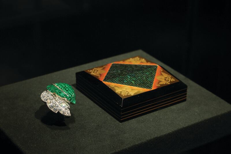 A Van Cleef & Arpels Mystery Set two-leaf clip from 1967 is displayed alongside an incense container designed by Japanese lacquer artist Hattori Shunsho. 