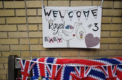 epa06686880 Royal well-wishers hung a sign outside the Lindo Wing of St. Mary's hospital in London, Britain, 23 April 2018. Kensington Palace has announced that the Duchess of Cambridge is in the early stages of labour and is expected to give birth to her third child at the Lindo Wing in London.  EPA/ANDY RAIN