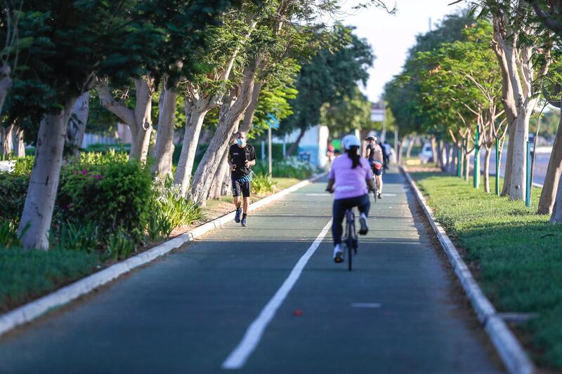 Abu Dhabi, United Arab Emirates, October  23, 2020.    The busy cycling pathway along the Corniche on a Friday morning.
Victor Besa/The National
Section:  NA
for:  Standalone/Weather