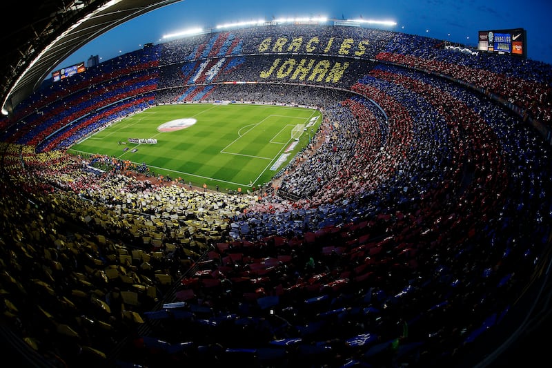 Fans pay homage inside Camp Nou to Johan Cruyff, prior to the match between Barcelona and Real Madrid. EPA