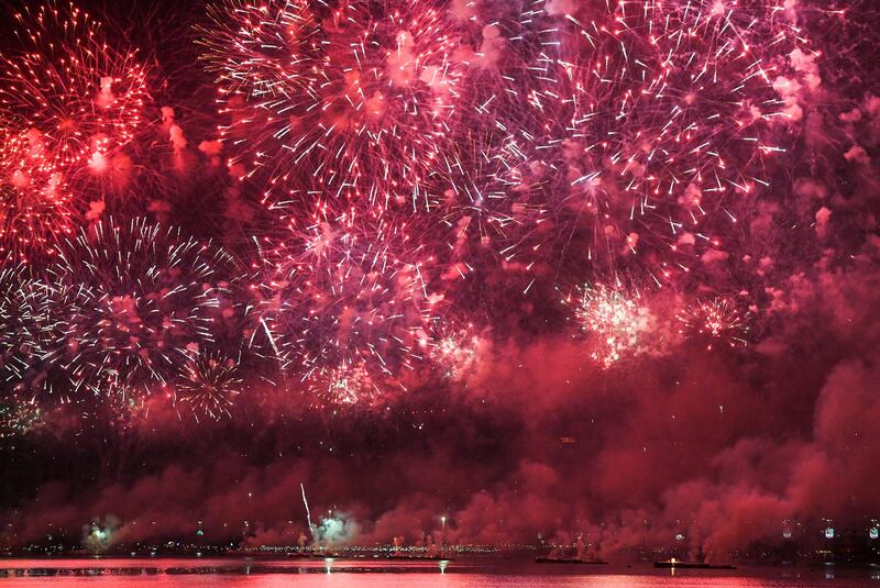 Abu Dhabi, United Arab Emirates - Mega colourful fireworks display to commemorate UAEÕs 47th National Day at the Corniche on December 2, 2018. (Khushnum Bhandari/ The National)
