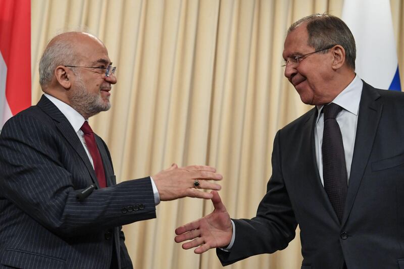 Russian Foreign Minister Sergei Lavrov (R) shakes hands with his Iraqi counterpart Ibrahim al-Jaafari at the end of a joint press conference following their meeting in Moscow on October 23, 2017. / AFP PHOTO / Kirill KUDRYAVTSEV