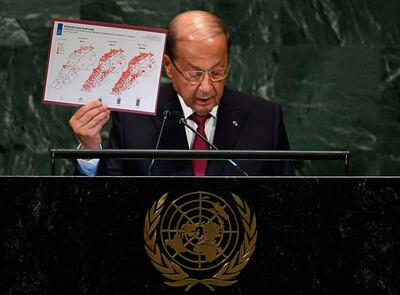 Michel Aoun, President of Lebanon, displays a graphic depicting the number of registered Syrian refugees in Lebanon between 2012 and 2014 as he addresses the  United Nations General Assembly in New York on the second day September 26, 2018. / AFP / TIMOTHY A. CLARY
