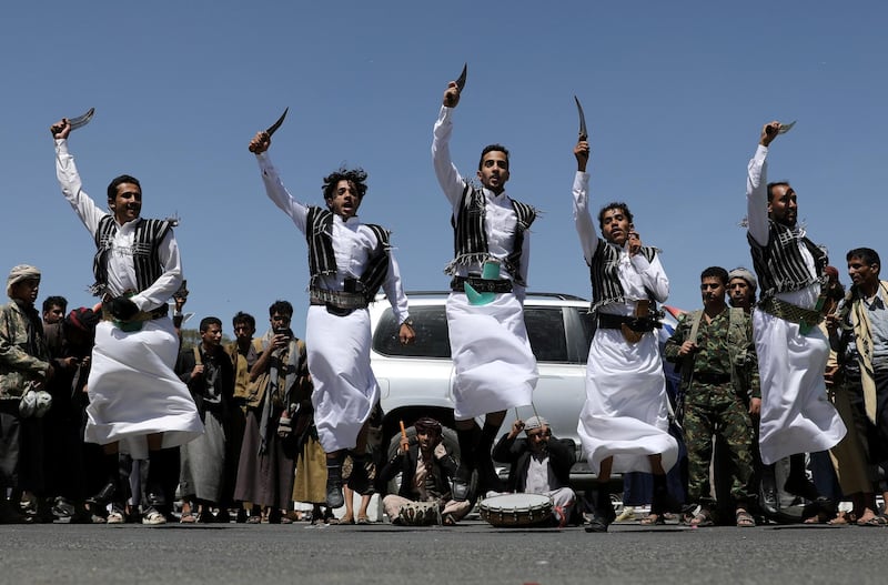 Houthi supporters perform the traditional Baraa dance during a ceremony held to collect supplies for Houthi fighters in Sanaa, Yemen September 22, 2019. REUTERS/Khaled Abdullah     TPX IMAGES OF THE DAY