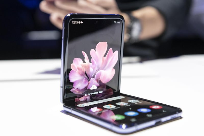 et to be marketed aggressively to women in their twenties, the Z Flip is designed to mirror folding makeup cases, a shape already familiar to Samsung's target market. Bloomberg