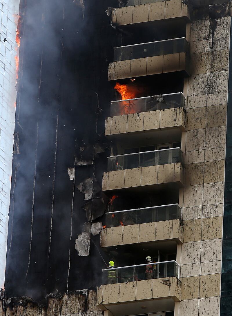 
DUBAI , UNITED ARAB EMIRATES – July 20 , 2016 : Fire fighters trying to control the fire which broke out at the Sulafa Residential Tower in Dubai Marina in Dubai. ( Pawan Singh / The National ) For News. Story by Nadeem Hanif *** Local Caption ***  PS2007- FIRE02.jpg