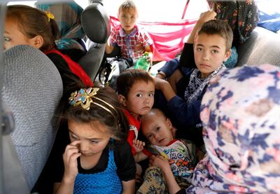 Afghan children ride in a vehicle as they flee their houses following heavy fighting in Ghazni Province, on the Ghazni - Kabul highway, Afghanistan August 14, 2018.REUTERS/Mohammad Ismail