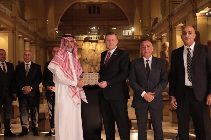 Egyptian antiquities officials hand over a collection of 176 coins to representatives from Saudi Arabia, Jordan, Iraq and China. Photo: Ministry of Tourism and Antiquities