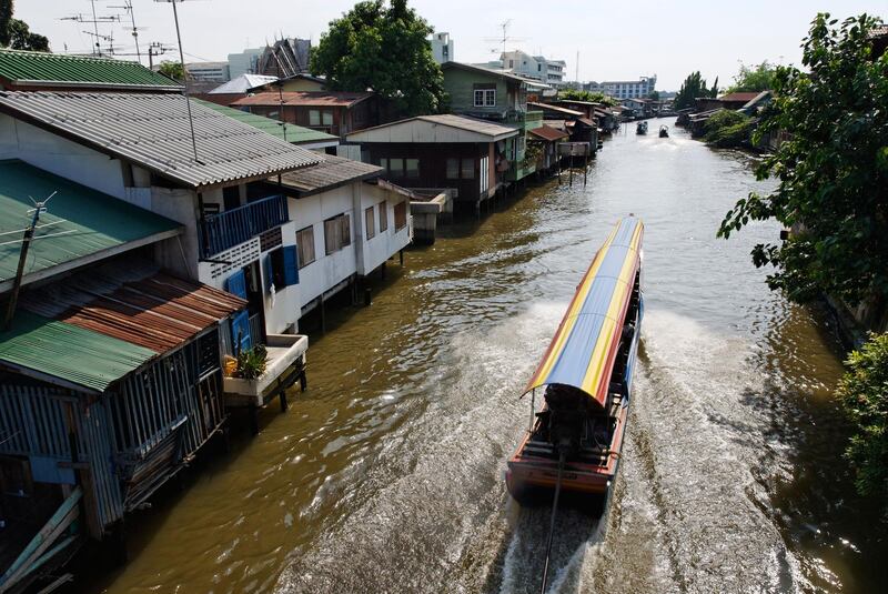 B8AC47 Long tail passenger boats travelling along Khlong Mon river canal Thonburi district in Bangkok Thailand