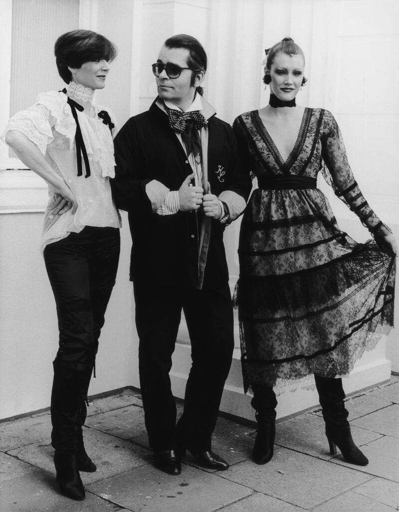 The designer with two models, circa 1984. Getty Images