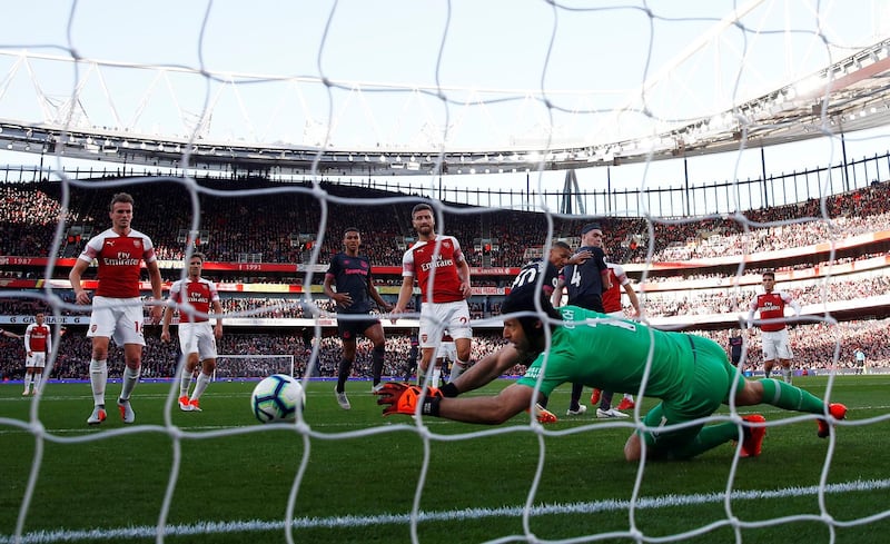 Soccer Football - Premier League - Arsenal v Everton - Emirates Stadium, London, Britain - September 23, 2018  Arsenal's Petr Cech makes a save  REUTERS/Eddie Keogh  EDITORIAL USE ONLY. No use with unauthorized audio, video, data, fixture lists, club/league logos or "live" services. Online in-match use limited to 75 images, no video emulation. No use in betting, games or single club/league/player publications.  Please contact your account representative for further details.