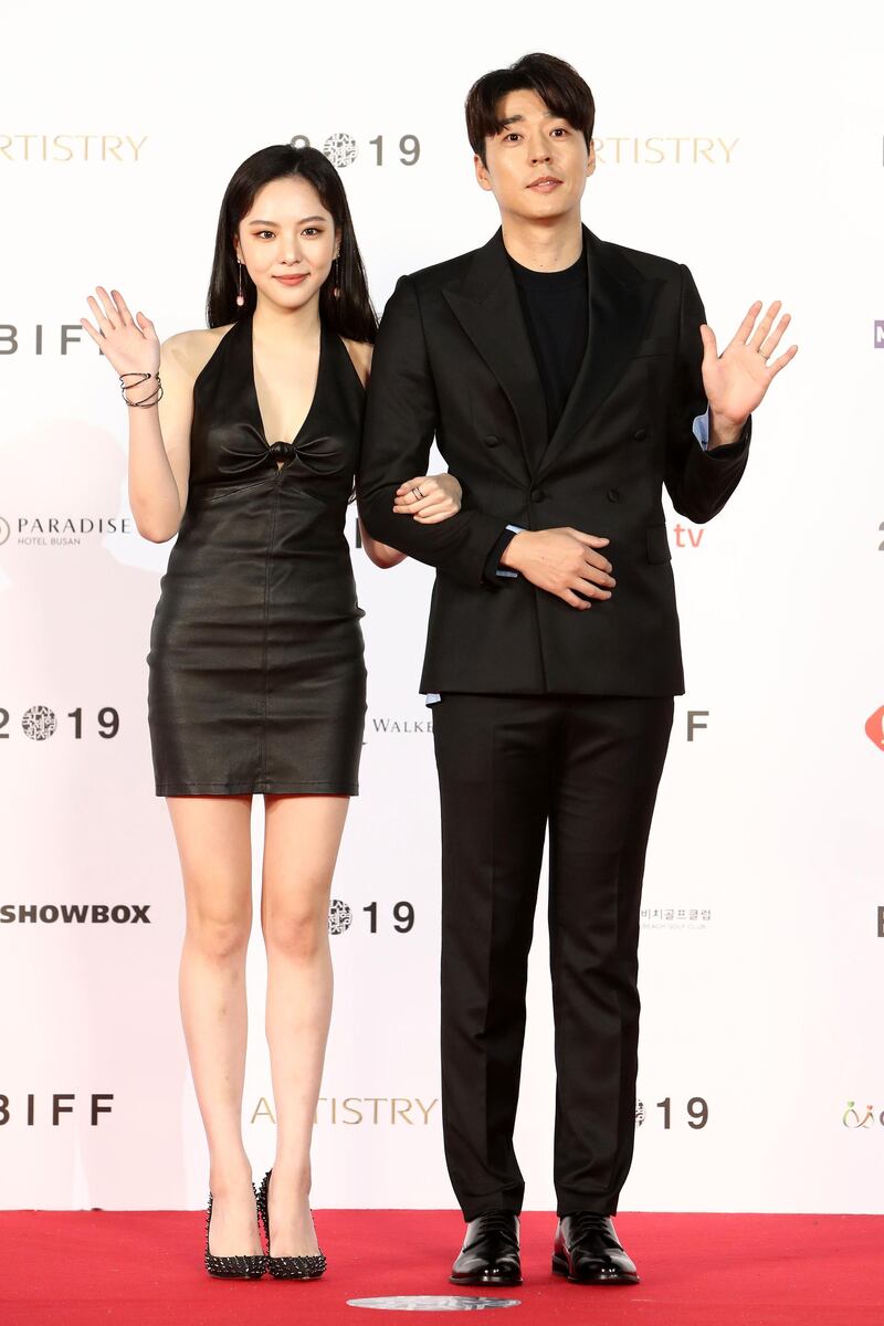 Actor Seo Ji-suk and actress Lee Yeo-eun arrives for the Opening Ceremony. Getty Images