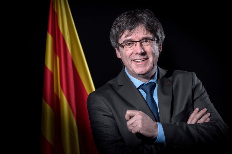 (FILES) In this file photo taken on February 07, 2018 Exiled former Catalan leader Carles Puigdemont poses in front of a Catalan flag during a photo session in Brussels on February 7, 2018. 
Puigdemont announced on March 1, 2018 he abandons the bid to be reappointed as Catalan leader. / AFP PHOTO / Emmanuel DUNAND