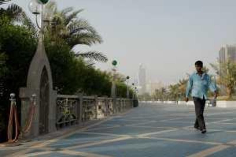 ABU DHABI, UNITED ARAB EMIRATES - July 2, 2009: A man walks on the Abu Dhabi corniche in the late afternoon. 
( Ryan Carter / The National )

*** stock, corniche, exercise, activity,  *** Local Caption ***  RC012-Corniche.JPG