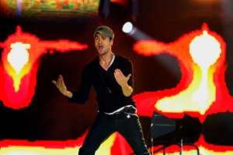 Spanish superstar Enrique Iglesias performs during a concert at the Ahoy venue in Rotterdam, The Netherlands, on May 5, 2009. AFP PHOTO / ANP / ROBERT VOS ***netherlands out - belgium out***