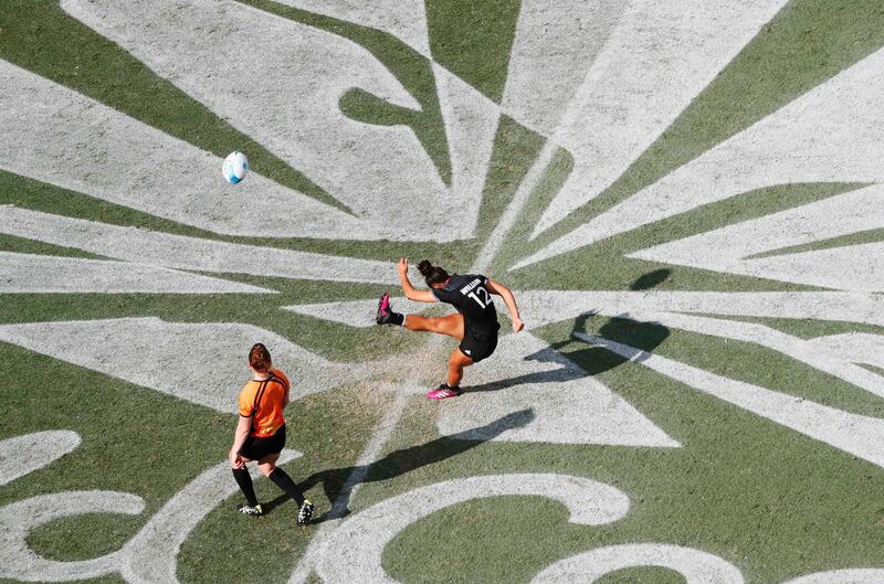 Tenika Willison of New Zealand kicks off during the Rugby Sevens at the Gold Coast 2018 Commonwealth Games. David Gray / Reuters