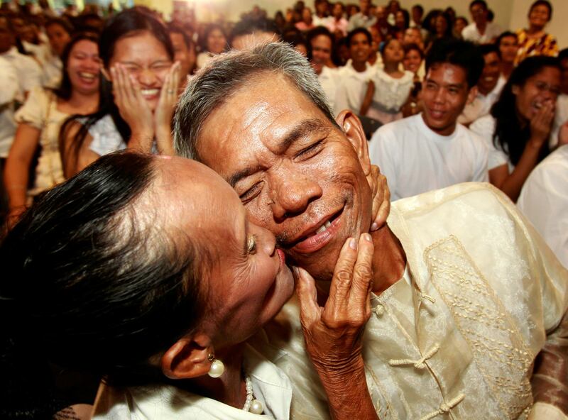 Newly married couple Nonilon and Concepcion Elizalde kiss following a mass wedding sponsored by the city of Paranaque, south of Manila, Philippines on Valentine's Day Tuesday, Feb. 14, 2012. More than 300 couples, all residents of the city, tied the knot Tuesday that becomes the annual tradition of the city on Valentine's Day. (AP Photo/Bullit Marquez) *** Local Caption ***  Philippines Valentines Day.JPEG-032ba.jpg