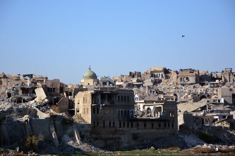 TOPSHOT - A pictures taken on November 14, 2017, shows a general view of the old city of Mosul in northern Iraq.
While the fierce street battles to reclaim the winding streets of the city's historic centre ended in July, officials and residents say the deadly legacy of jihadist rule still haunts Mosul's old heart. 
The famed area that once boasted traditional houses, mosques and churches is now largely a deserted tangle of metal and rubble -- stalked by fears of booby traps left behind by IS or sleeper cells of fighters ready to strike at any moment.  / AFP PHOTO / STRINGER