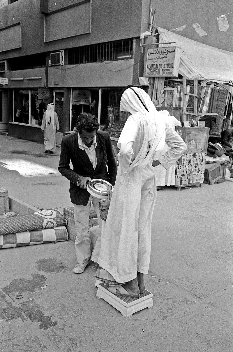 Abu Dhabi, UAE 1974. Scene of daily life, caption to be confimed.Photogrpahed by Jack Burlot. Permission needed before use. jack BURLOT <corporate.images@wanadoo.fr>