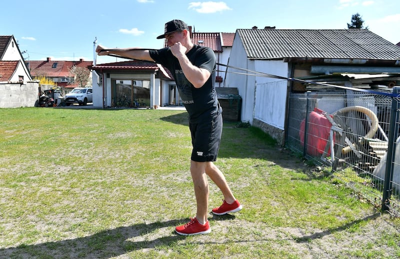 epa08356959 Polish pro cruiserweight boxer Mateusz Masternak trains in front of his home during the coronavirus pandemic in Wroclaw, western Poland, 11 April 2020. Lockdowns and shelter-in-place orders all over the world prompted by the rapid global spread of the the pandemic COVID-19 disease have forced many athletes to perform their habitual training routines and exercises at improvised home gyms.  EPA-EFE/MACIEJ KULCZYNSKI POLAND OUT *** Local Caption *** 56018339