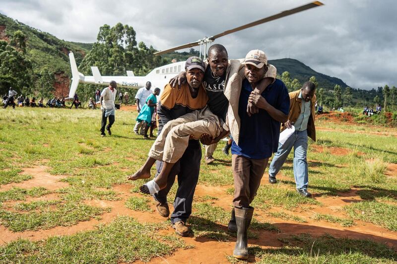 A wounded survivor is evacuated by helicopter from Chimanimani. AFP