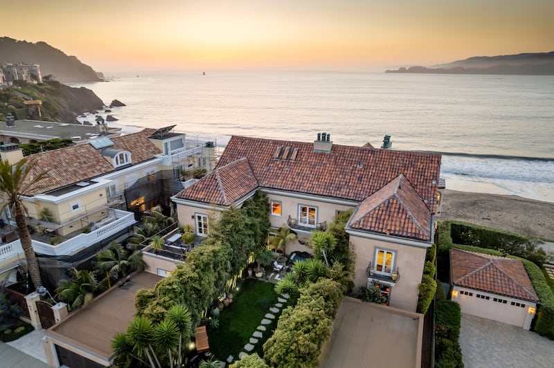 The Sea Cliff area is known for its large houses and famous residents. Photo: TopTenRealEstateDeals.com