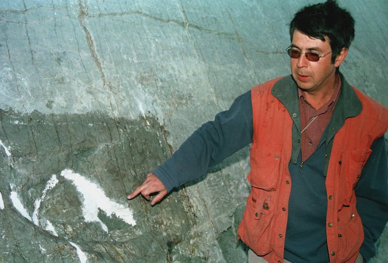 Swiss palaeontologist Cristian Maier points to a 68-million-year-old dinosaur footprint in August 1998, near Sucre, Bolivia. AFP