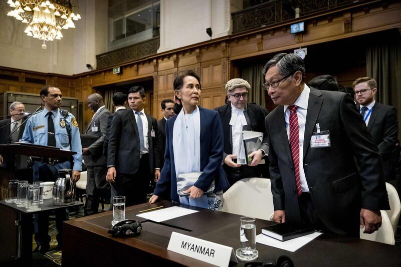 Myanmar's State Counsellor Aung San Suu Kyi (C) stands before the UN's International Court of Justice on December 11, 2019 in the Peace Palace of The Hague, on the second day of her hearing on the Rohingya genocide case. Aung San Suu Kyi appears at the UN's top court today, a day after the former democracy icon was urged to "stop the genocide" against Rohingya Muslims. Once hailed internationally for her defiance of Myanmar's junta, the Nobel peace laureate will this time be on the side of the southeast Asian nation's military when she takes the stand at the International Court of Justice. - Netherlands OUT
 / AFP / ANP / Koen Van WEEL
