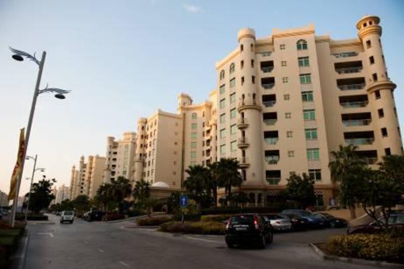 Dubai, United Arab Emirates - Dec 29, 2011 - Developer Nakheel has posted a list of residence of Shoreline apartments on the Palm Jumeirah who haven't paid membership fees to the beach and pool clubs. Sarah Dea / The National