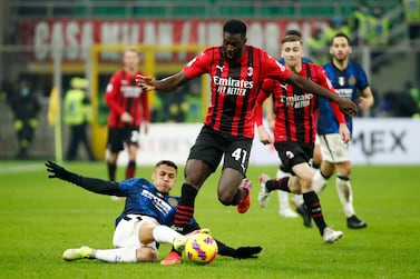 Soccer Football - Serie A - AC Milan v Inter Milan - San Siro, Milan, Italy - November 7, 2021 AC Milan's Tiemoue Bakayoko in action with Inter Milan's Alexis Sanchez REUTERS / Alessandro Garofalo