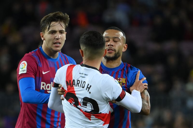 Rayo Vallecano's Mario Hernandez argues with Memphis Depay of Barcelona. AFP