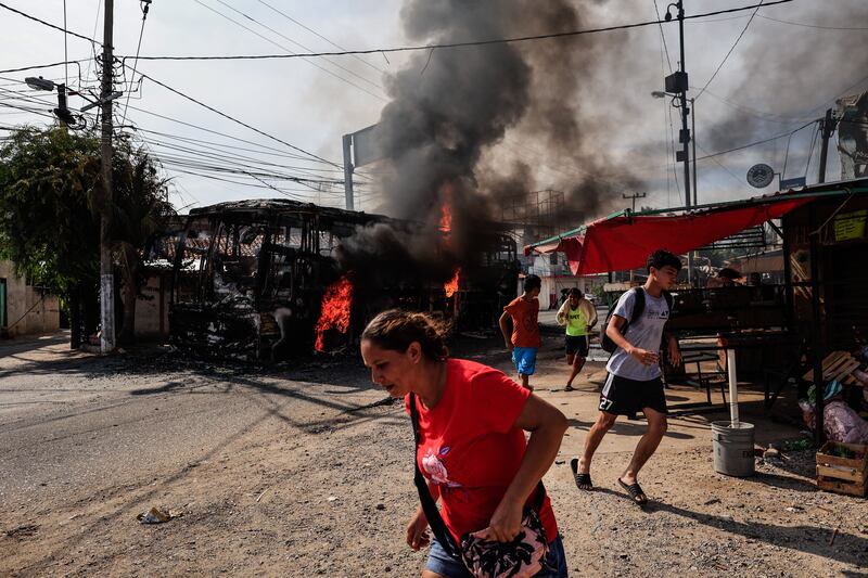 Armed men set fire to cars and lorries in Acapulco in a dispute over an arrest by Mexican authorities. EPA