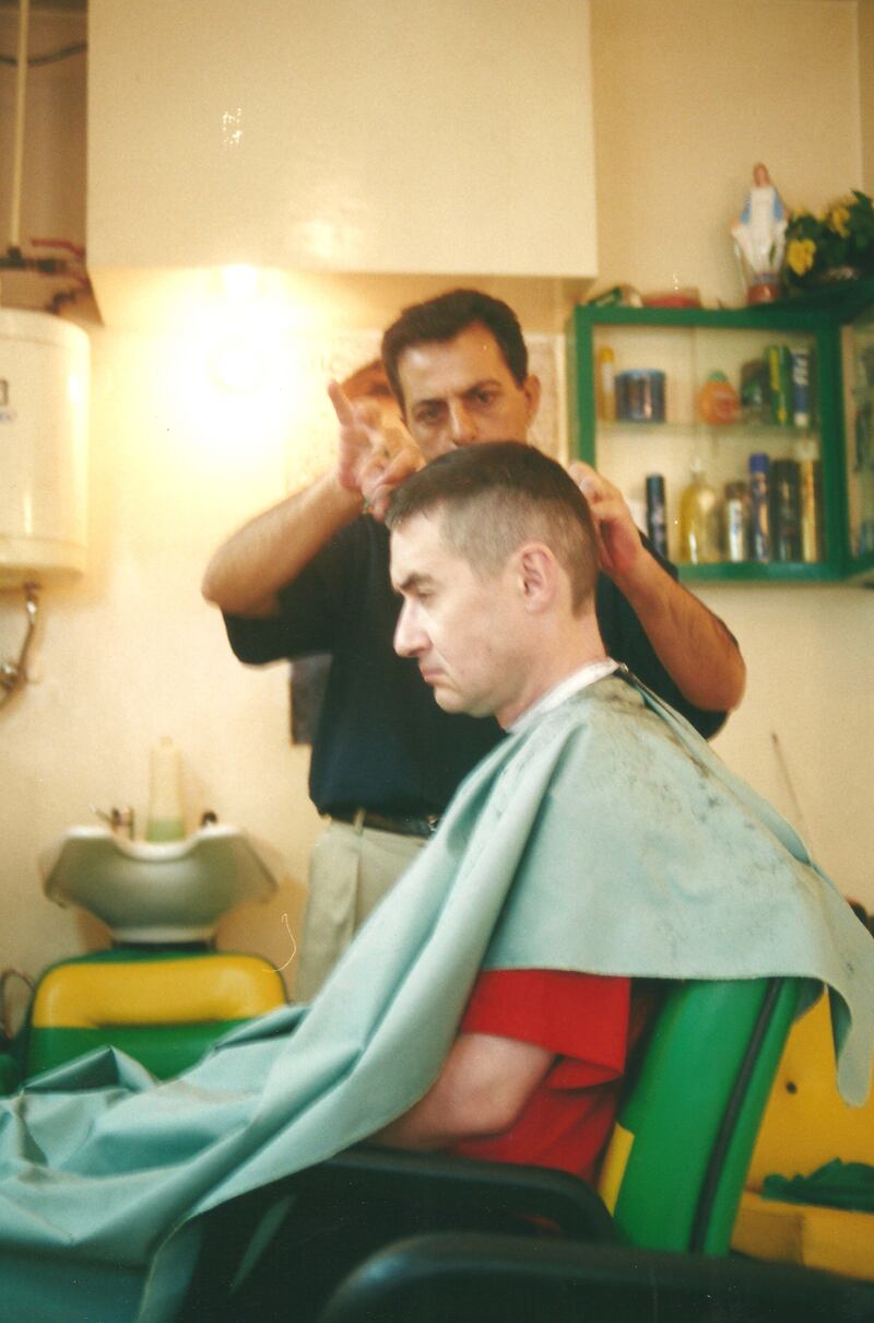 Gareth Smyth getting a hair cut in Beirut 1998. Photo: Khaled Yacoub Oweis