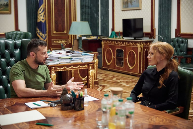 Chastain in a meeting with the Ukrainian leader. Ukrainian Presidential Press Service / AFP