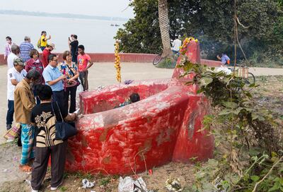 Pilgims offer prayers to their ancestors and Atchew at Atchew's grave site next to the Hooghly river