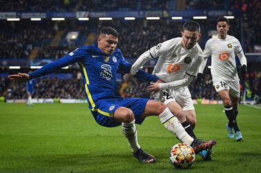 Chelsea's Brazilian defender Thiago Silva (L) fights for the ball with Lille's Kosovar defender Edon Zhegrova during the UEFA Champions League round of 16 first leg football match between Chelsea and Lille (LOSC) at Stamford Bridge stadium, in London, on February 22, 2022.  (Photo by Glyn KIRK  /  IKIMAGES  /  AFP)