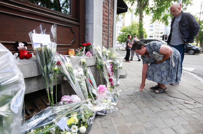 epaselect epa06772575 Mother of the police officer Soraya who was shot during the attack, Bernadette Hennart pays tribute to her daughter in front of the Cafe 'Les Augustins', in Liege, Belgium, 30 May 2018. On 29 May, a gunman was shot dead by anti-terrorist police after reportedly killing two police officers and a passerby and injuring two others in the center of the Belgian city of Liege. During a shootout the man was said to have entered a high school where he took a female cleaner hostage before being shot by the police.  EPA/STEPHANIE LECOCQ