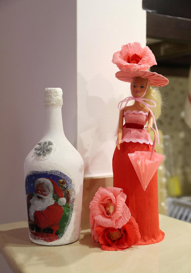 RAK, UNITED ARAB EMIRATES, Jan 07  – 2020 :- Alyona Sayer, a 42- year-old Ukrainian made decorative items by used bottles at her villa in Mina Al Arab in Ras Al Khaimah. She organises recycling workshops for children at her home also. (Pawan Singh / The National) For News/Online/Instagram. Story by Ruba
