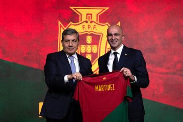 President of the Portuguese Football Federation Fernando Soares Gomes da Silva (L) and Portugal's new head coach, Spanish Roberto Martinez pose for a photograph after a press conference upon his official presentation at the Cidade do Futebol in Oeiras, on January 9, 2023.  - Spanish Roberto Martinez was previously coach of the Belgium national football team.  (Photo by CARLOS COSTA  /  AFP)