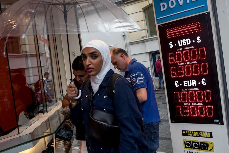 epa07017711 People exchange their money at a currency exchange office in Istanbul, Turkey, 13 September 2018. Turkey's central bank raised its benchmark rate by 625 basis points on 13 September in a move that boosted the Turkish Lira and may ease investor concerns about monetary policy. The Central Bank has increased the lending rate to 24 percent, meaning it has now increased interest rates by 11.25 percentage points since late April. The lira steeply gained ground against the US dollar and the euro after the rate decision, hitting the lowest level in two weeks with 6.01 and 7.01, respectively. It later eased to 6.16 against the US dollar and 7.22 against the euro.  EPA/SEDAT SUNA