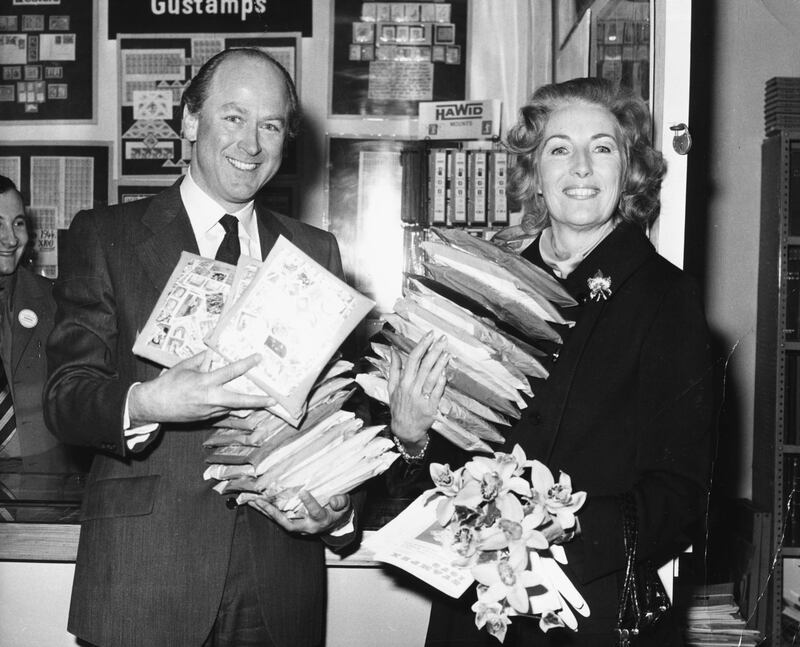 Politician Sir John Eden, Minister for Posts and Telecommunications, and singer Vera Lynn holding bags of stamps to be sold at the Stampex Exhibition at Royal Horticultural New Hall, Westminster, February 26th 1973. (Photo by Ian Showell/Keystone/Getty Images)