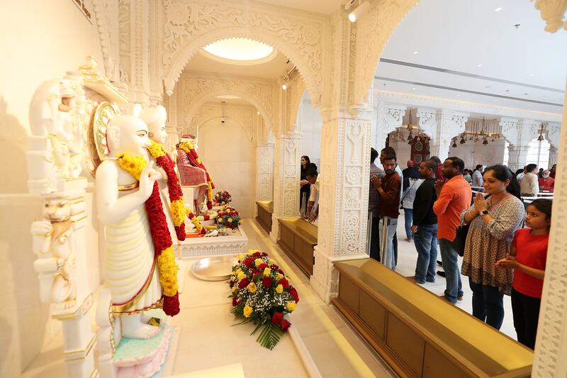 After the ceremony, the bridal couple and their families can take the blessings of the deities in the prayer hall