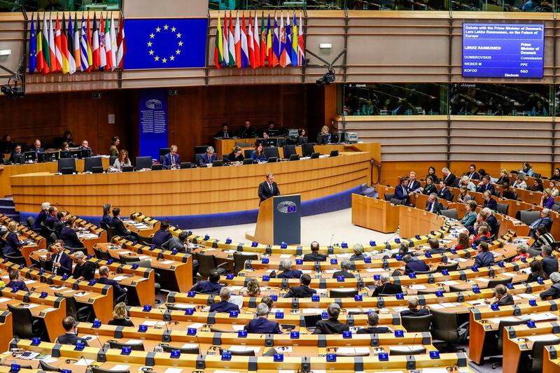 epa07195001 Danish Prime Minister Lars Lokke Rasmussen (C) speaks during a plenary session at the European Parliament in Brussels, Belgium, 28 November 2018.  EPA/STEPHANIE LECOCQ