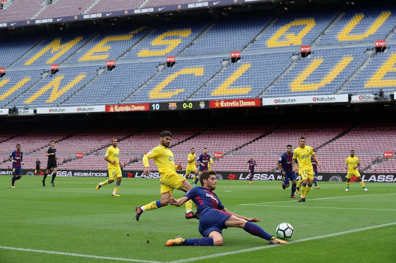 Soccer Football - La Liga Santander - FC Barcelona vs Las Palmas - Camp Nou, Barcelona, Spain - October 1, 2017   General view of Barcelona’s Sergi Roberto in action infront of an empty stadium as the game is played behind closed doors   REUTERS/Albert Gea     TPX IMAGES OF THE DAY