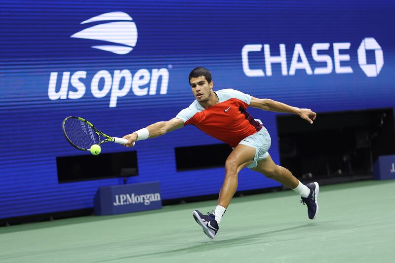 Carlos Alcaraz returns to Frances Tiafoe. AFP